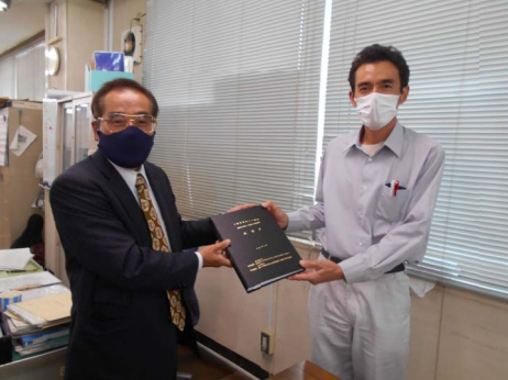 小郡市役所にて贈呈