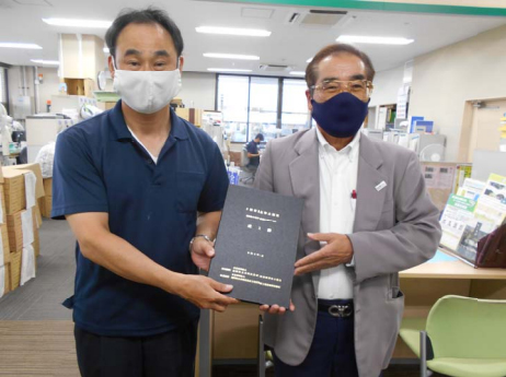大刀洗町役場にて贈呈